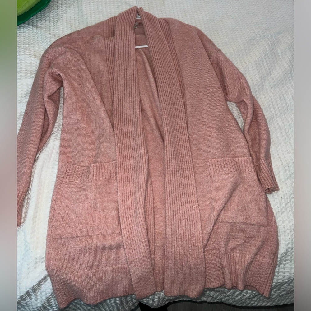 MEDIUM PINK CARDIGAN 10$